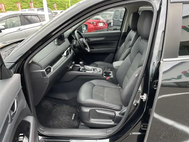 マツダ ＣＸ－５ 25S ブラックトーンED 青森県 2021(令3)年 2.9万km ジェットブラックマイカ ・4WD/・10インチ純正ディスプレイナビ/　(Bt/USB/フルセグTV)/・全方位カメラ/・ヘットアップディスプレイ/・アダプティブクルーズコントロール/・レーンキープアシスト/・衝突軽減ブレーキ/・車間認識支援/・車線逸脱抑制機能/・ブラインドスポットモニター/・パーキングアシスト/・アイドリングストップ/・ヒルスタートアシスト/・パワーバックドア/・黒ハーフレザーシート/・D席パワーシート/・前席シートヒーター/・ステアリングスイッチ/・ステアリングヒーター/・ETC/・LEDヘッドライト/フォグ/・オートライト/・フロントフォグランプ/・電動格納ミラー/・ウィンカーミラー/・電動パーキング/・オートホールドブレーキ/・純正19インチアルミホイール/・純正フロアマット/・前後ドラレコ/・前後バンパーソナー/・リア5面プライバシーガラス/・W/サイド/カーテンエアバッグ /・プッシュスタート/・ABS/・スマートキー/・保証書/取説/ナビ取説/・社外アルミホイール＋冬タイヤ積込