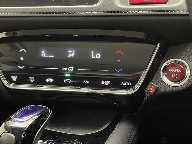 ホンダ ヴェゼル ハイブリッド X 福岡県 2014(平26)年 8万km クリスタルブラックパール (株)IDOMが運営する【じしゃロン八幡西店】の自社ローン専用車両になります。こちらは現金またはオートローンご利用時の価格です。自社ローンご希望の方は別途その旨お申付け下さい/純正ナビTV/（USB/HDMI/FMAM/Bluetooth/CD/フルセグTV)/純正バックカメラ/純正ビルトインETC/純正LEDオートライト/純正フォグ/純正16インチアルミ/純正フロアマット/クルーズコントロール/電子パーキング/オートホールド/パドルシフト/オートエアコン/ウインカードアミラー/本革巻ハンドル/リアプライバシーガラス/スマートキー/プッシュエンジンスタート