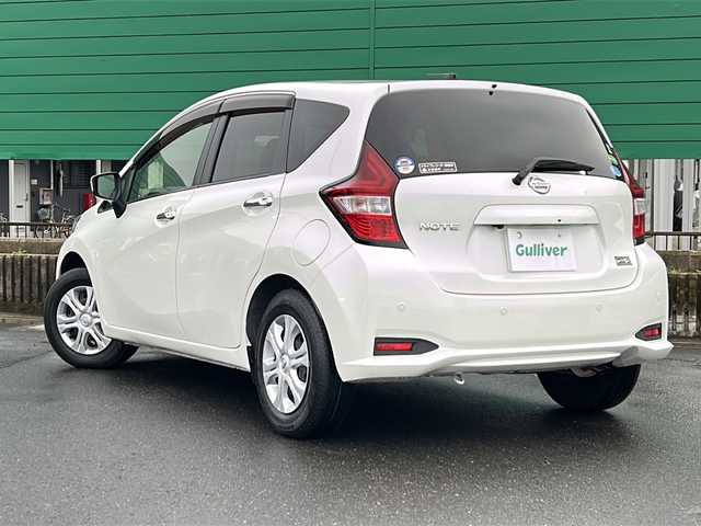 日産 ノート X 茨城県 2019(令1)年 1.6万km ブリリアントホワイトパール クルーズコントロール/フルセグテレビ/Panasonicナビ/BT/CD/ipod/バックカメラ/パーキングアシスト/純正フロアマット/サイドエアバック/カーテンエアバック/純正16インチアルミホイール/LEDヘッドライト/オートライト/盗難防止装置/オートAC/横滑り防止機能/アイドリングストップ/ビルトインETC/禁煙車