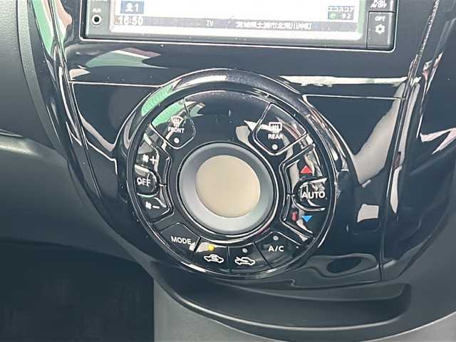 日産 ノート X 茨城県 2019(令1)年 1.6万km ブリリアントホワイトパール クルーズコントロール/フルセグテレビ/Panasonicナビ/BT/CD/ipod/バックカメラ/パーキングアシスト/純正フロアマット/サイドエアバック/カーテンエアバック/純正16インチアルミホイール/LEDヘッドライト/オートライト/盗難防止装置/オートAC/横滑り防止機能/アイドリングストップ/ビルトインETC/禁煙車