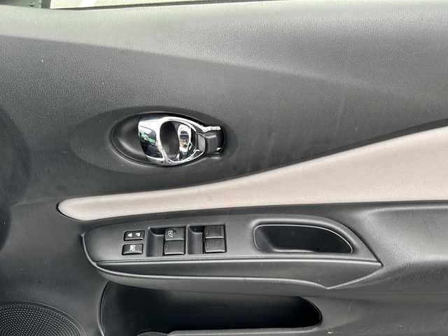 日産 ノート X 茨城県 2019(令1)年 1.6万km ブリリアントホワイトパール クルーズコントロール/フルセグテレビ/Panasonicナビ/BT/CD/ipod/バックカメラ/パーキングアシスト/純正フロアマット/サイドエアバック/カーテンエアバック/純正16インチアルミホイール/LEDヘッドライト/オートライト/盗難防止装置/オートAC/横滑り防止機能/アイドリングストップ/ビルトインETC/禁煙車