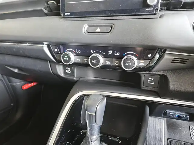 ホンダ ヴェゼル ハイブリッド e:HEV Z 福岡県 2021(令3)年 7.4万km クリスタルブラックパール ワンオーナー/純正9型ナビ(BT/AM/FM)/フルセグTV/ハンズフリーパワーバックドア/バックカメラ/ドライブレコーダー/渋滞追従機能付アダプティブクルーズコントロール/ソナーセンサー/ホンダセンシング/・衝突軽減ブレーキ/・誤発進抑制機能(前後)/・近距離衝突軽減ブレーキ/・歩行者事故軽減ステアリング/・車線維持支援システム/・先行車発進お知らせ機能/・標識認識機能/・オートハイビーム/フルLEDヘッドランプ(オートレベリング機構)/本革巻きステアリング/ステアリングヒーター/パドルシフト/合皮/ファブリックコンビシート/前席シートヒーター/純正18インチアルミホイール/スマートキー/禁煙車