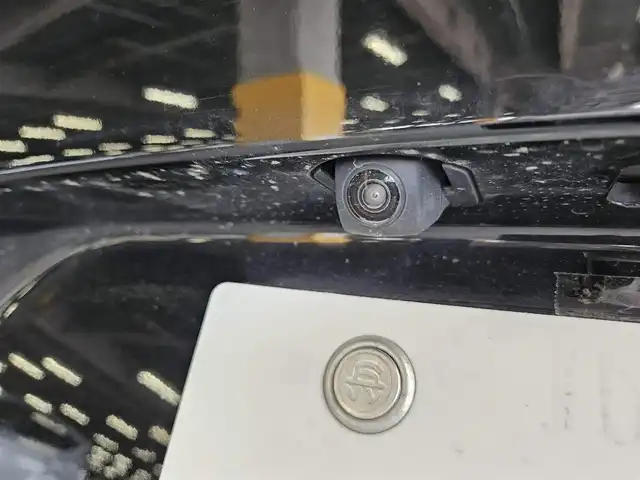 ホンダ ヴェゼル ハイブリッド e:HEV Z 福岡県 2021(令3)年 7.4万km クリスタルブラックパール ワンオーナー/純正9型ナビ(BT/AM/FM)/フルセグTV/ハンズフリーパワーバックドア/バックカメラ/ドライブレコーダー/渋滞追従機能付アダプティブクルーズコントロール/ソナーセンサー/ホンダセンシング/・衝突軽減ブレーキ/・誤発進抑制機能(前後)/・近距離衝突軽減ブレーキ/・歩行者事故軽減ステアリング/・車線維持支援システム/・先行車発進お知らせ機能/・標識認識機能/・オートハイビーム/フルLEDヘッドランプ(オートレベリング機構)/本革巻きステアリング/ステアリングヒーター/パドルシフト/合皮/ファブリックコンビシート/前席シートヒーター/純正18インチアルミホイール/スマートキー/禁煙車