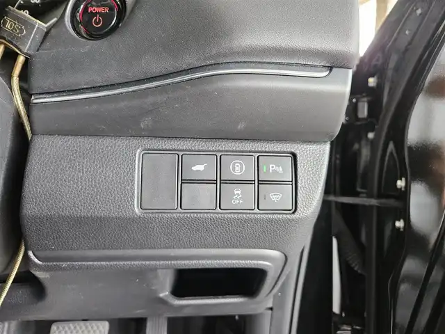 ホンダ ヴェゼル ハイブリッド e:HEV Z 福岡県 2021(令3)年 7.4万km クリスタルブラックパール ワンオーナー/純正9型ナビ(BT/AM/FM)/フルセグTV/ハンズフリーパワーバックドア/バックカメラ/ドライブレコーダー/渋滞追従機能付アダプティブクルーズコントロール/ソナーセンサー/ホンダセンシング/・衝突軽減ブレーキ/・誤発進抑制機能(前後)/・近距離衝突軽減ブレーキ/・歩行者事故軽減ステアリング/・車線維持支援システム/・先行車発進お知らせ機能/・標識認識機能/・オートハイビーム/フルLEDヘッドランプ(オートレベリング機構)/本革巻きステアリング/ステアリングヒーター/パドルシフト/合皮/ファブリックコンビシート/前席シートヒーター/純正18インチアルミホイール/スマートキー/禁煙車