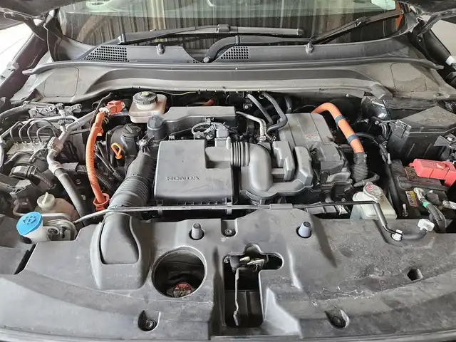 ホンダ ヴェゼル ハイブリッド e:HEV Z 福岡県 2021(令3)年 7.4万km クリスタルブラックパール ワンオーナー/純正9型ナビ(BT/AM/FM)/フルセグTV/ハンズフリーパワーバックドア/バックカメラ/ドライブレコーダー/渋滞追従機能付アダプティブクルーズコントロール/ソナーセンサー/ホンダセンシング/・衝突軽減ブレーキ/・誤発進抑制機能(前後)/・近距離衝突軽減ブレーキ/・歩行者事故軽減ステアリング/・車線維持支援システム/・先行車発進お知らせ機能/・標識認識機能/・オートハイビーム/フルLEDヘッドランプ(オートレベリング機構)/本革巻きステアリング/ステアリングヒーター/パドルシフト/合皮/ファブリックコンビシート/前席シートヒーター/純正18インチアルミホイール/スマートキー/禁煙車