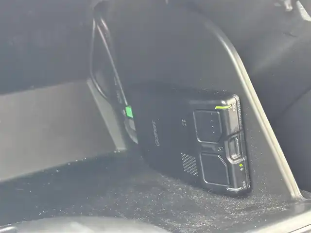 ホンダ ヴェゼル ハイブリッド e:HEV Z 福岡県 2021(令3)年 7.4万km クリスタルブラックパール ワンオーナー/純正9型ナビ(BT/AM/FM)/フルセグTV/ハンズフリーパワーバックドア/バックカメラ/ドライブレコーダー/渋滞追従機能付アダプティブクルーズコントロール/ソナーセンサー/ホンダセンシング/・衝突軽減ブレーキ/・誤発進抑制機能(前後)/・近距離衝突軽減ブレーキ/・歩行者事故軽減ステアリング/・車線維持支援システム/・先行車発進お知らせ機能/・標識認識機能/・オートハイビーム/フルLEDヘッドランプ(オートレベリング機構)/本革巻きステアリング/ステアリングヒーター/パドルシフト/合皮/ファブリックコンビシート/前席シートヒーター/純正18インチアルミホイール/スマートキー/禁煙車