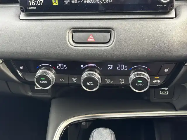 ホンダ ヴェゼル ハイブリッド e:HEV Z 福岡県 2021(令3)年 7.4万km クリスタルブラックパール ワンオーナー/純正9型ナビ(BT/AM/FM)/フルセグTV/ハンズフリーパワーバックドア/バックカメラ/ドライブレコーダー/渋滞追従機能付アダプティブクルーズコントロール/ソナーセンサー/ホンダセンシング/・衝突軽減ブレーキ/・誤発進抑制機能(前後)/・近距離衝突軽減ブレーキ/・歩行者事故軽減ステアリング/・車線維持支援システム/・先行車発進お知らせ機能/・標識認識機能/・オートハイビーム/フルLEDヘッドランプ(オートレベリング機構)/本革巻きステアリング/ステアリングヒーター/パドルシフト/合皮/ファブリックコンビシート/前席シートヒーター/純正18インチアルミホイール/スマートキー/禁煙車