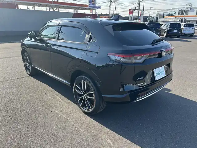 ホンダ ヴェゼル ハイブリッド e:HEV Z 岡山県 2021(令3)年 7.4万km クリスタルブラックパール 純正9型ナビ(BT/AM/FM)/フルセグTV/ハンズフリーパワーバックドア/バックカメラ/前後ドライブレコーダー/渋滞追従機能付アダプティブクルーズコントロール/ソナーセンサー/ホンダセンシング/・衝突軽減ブレーキ/・誤発進抑制機能(前後)/・近距離衝突軽減ブレーキ/・歩行者事故軽減ステアリング/・車線維持支援システム/・先行車発進お知らせ機能/・標識認識機能/・オートハイビーム/フルLEDヘッドランプ(オートレベリング機構)/本革巻きステアリング/ステアリングヒーター/パドルシフト/合皮/ファブリックコンビシート/前席シートヒーター/純正18インチアルミホイール/スマートキー