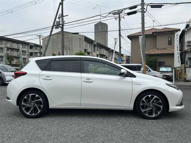 トヨタ オーリスハイブリッド Gパッケージ 兵庫県 2016(平28)年 3.4万km ホワイトパールクリスタルシャイン ・社外メモリーナビ/・フルセグテレビ/・DVD再生可能/・Bluetooth接続可能/・ステアリングリモコン/・バックカメラ/・ETC/・ハーフレザーシート/・シートヒーター/・クルーズコントロール/・プリクラッシュセーフティ/・レーンディーパーチャーアラート/・ドライブレコーダー/・オートLEDヘッドランプ/・純正17インチAW