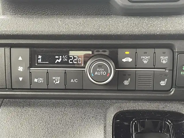 ホンダ Ｎ ＢＯＸ カスタム 愛知県 2023(令5)年 1.4万km プラチナホワイトパール N-BOXカスタム （NA車）/・純正ディスプレイオーディオ/・フルセグテレビ/・Bluetooth/USB接続機能/・バックカメラ/・ETC2.0/・ベンチシート/・シートヒーター（運転席・助手席）/・純正フロアマット/・両側電動スライドドア/・純正14インチアルミホイール/・純正LEDヘッドライト/・オートマチックハイビーム/・衝突軽減ブレーキ/・レーンキープアシスト/・アダプティブクルーズコントロール/・電動パーキングブレーキ/・ブレーキホールド/・スマートキー/・プッシュスタート/・オートエアコン