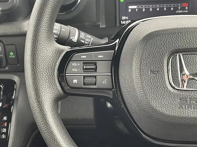 ホンダ Ｎ ＢＯＸ カスタム 愛知県 2023(令5)年 1.4万km プラチナホワイトパール N-BOXカスタム （NA車）/・純正ディスプレイオーディオ/・フルセグテレビ/・Bluetooth/USB接続機能/・バックカメラ/・ETC2.0/・ベンチシート/・シートヒーター（運転席・助手席）/・純正フロアマット/・両側電動スライドドア/・純正14インチアルミホイール/・純正LEDヘッドライト/・オートマチックハイビーム/・衝突軽減ブレーキ/・レーンキープアシスト/・アダプティブクルーズコントロール/・電動パーキングブレーキ/・ブレーキホールド/・スマートキー/・プッシュスタート/・オートエアコン