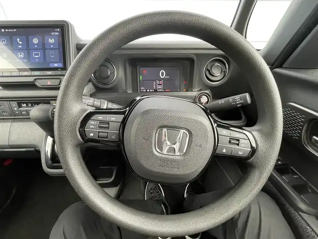 ホンダ Ｎ ＢＯＸ カスタム 千葉県 2023(令5)年 1.4万km プラチナホワイトパール N-BOXカスタム （NA車）/・純正ディスプレイオーディオ/・フルセグテレビ/・Bluetooth/USB接続機能/・バックカメラ/・ETC2.0/・ベンチシート/・シートヒーター（運転席・助手席）/・純正フロアマット/・両側電動スライドドア/・純正14インチアルミホイール/・純正LEDヘッドライト/・オートマチックハイビーム/・衝突軽減ブレーキ/・レーンキープアシスト/・アダプティブクルーズコントロール/・電動パーキングブレーキ/・ブレーキホールド/・スマートキー/・プッシュスタート/・オートエアコン