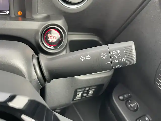 ホンダ Ｎ ＢＯＸ カスタム 千葉県 2023(令5)年 1.4万km プラチナホワイトパール N-BOXカスタム （NA車）/・純正ディスプレイオーディオ/・フルセグテレビ/・Bluetooth/USB接続機能/・バックカメラ/・ETC2.0/・ベンチシート/・シートヒーター（運転席・助手席）/・純正フロアマット/・両側電動スライドドア/・純正14インチアルミホイール/・純正LEDヘッドライト/・オートマチックハイビーム/・衝突軽減ブレーキ/・レーンキープアシスト/・アダプティブクルーズコントロール/・電動パーキングブレーキ/・ブレーキホールド/・スマートキー/・プッシュスタート/・オートエアコン