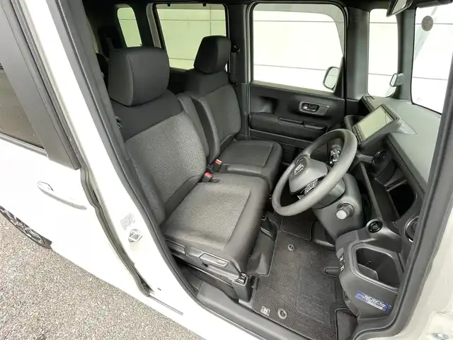 ホンダ Ｎ ＢＯＸ カスタム 千葉県 2023(令5)年 1.4万km プラチナホワイトパール N-BOXカスタム （NA車）/・純正ディスプレイオーディオ/・フルセグテレビ/・Bluetooth/USB接続機能/・バックカメラ/・ETC2.0/・ベンチシート/・シートヒーター（運転席・助手席）/・純正フロアマット/・両側電動スライドドア/・純正14インチアルミホイール/・純正LEDヘッドライト/・オートマチックハイビーム/・衝突軽減ブレーキ/・レーンキープアシスト/・アダプティブクルーズコントロール/・電動パーキングブレーキ/・ブレーキホールド/・スマートキー/・プッシュスタート/・オートエアコン