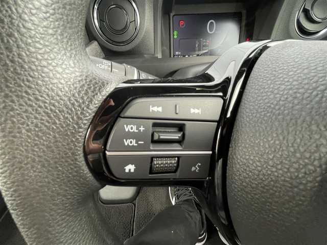 ホンダ Ｎ ＢＯＸ カスタム 千葉県 2023(令5)年 1.4万km プラチナホワイトパール N-BOXカスタム （NA車）/・純正8インチ Honda CONNECTナビ/・フルセグテレビ/・Bluetooth/USB接続機能/・バックカメラ/・ETC2.0/・ベンチシート/・シートヒーター（運転席・助手席）/・純正フロアマット/・両側電動スライドドア/・純正14インチアルミホイール/・純正LEDヘッドライト/・オートマチックハイビーム/・衝突軽減ブレーキ/・レーンキープアシスト/・アダプティブクルーズコントロール/・電動パーキングブレーキ/・ブレーキホールド/・スマートキー/・プッシュスタート/・オートエアコン