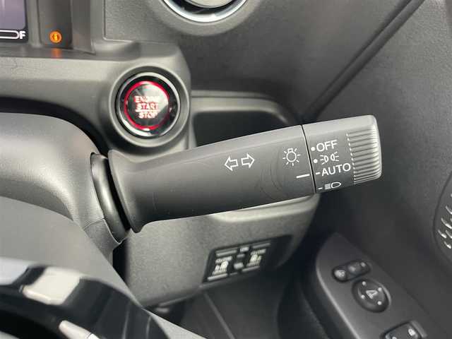 ホンダ Ｎ ＢＯＸ カスタム 千葉県 2023(令5)年 1.4万km プラチナホワイトパール N-BOXカスタム （NA車）/・純正8インチ Honda CONNECTナビ/・フルセグテレビ/・Bluetooth/USB接続機能/・バックカメラ/・ETC2.0/・ベンチシート/・シートヒーター（運転席・助手席）/・純正フロアマット/・両側電動スライドドア/・純正14インチアルミホイール/・純正LEDヘッドライト/・オートマチックハイビーム/・衝突軽減ブレーキ/・レーンキープアシスト/・アダプティブクルーズコントロール/・電動パーキングブレーキ/・ブレーキホールド/・スマートキー/・プッシュスタート/・オートエアコン