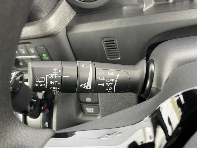 ホンダ Ｎ ＢＯＸ カスタム 千葉県 2023(令5)年 1.4万km プラチナホワイトパール N-BOXカスタム （NA車）/・純正8インチ Honda CONNECTナビ/・フルセグテレビ/・Bluetooth/USB接続機能/・バックカメラ/・ETC2.0/・ベンチシート/・シートヒーター（運転席・助手席）/・純正フロアマット/・両側電動スライドドア/・純正14インチアルミホイール/・純正LEDヘッドライト/・オートマチックハイビーム/・衝突軽減ブレーキ/・レーンキープアシスト/・アダプティブクルーズコントロール/・電動パーキングブレーキ/・ブレーキホールド/・スマートキー/・プッシュスタート/・オートエアコン