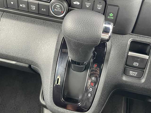 ホンダ Ｎ ＢＯＸ カスタム 千葉県 2023(令5)年 1.4万km プラチナホワイトパール N-BOXカスタム （NA車）/・純正8インチ Honda CONNECTナビ/・フルセグテレビ/・Bluetooth/USB接続機能/・バックカメラ/・ETC2.0/・ベンチシート/・シートヒーター（運転席・助手席）/・純正フロアマット/・両側電動スライドドア/・純正14インチアルミホイール/・純正LEDヘッドライト/・オートマチックハイビーム/・衝突軽減ブレーキ/・レーンキープアシスト/・アダプティブクルーズコントロール/・電動パーキングブレーキ/・ブレーキホールド/・スマートキー/・プッシュスタート/・オートエアコン