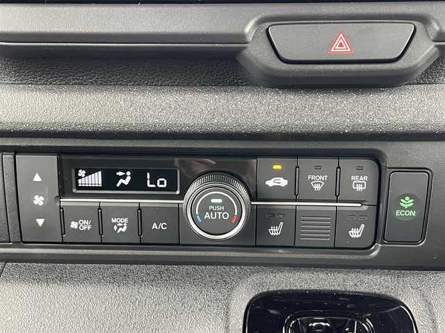 ホンダ Ｎ ＢＯＸ カスタム 千葉県 2023(令5)年 1.4万km プラチナホワイトパール N-BOXカスタム （NA車）/・純正8インチ Honda CONNECTナビ/・フルセグテレビ/・Bluetooth/USB接続機能/・バックカメラ/・ETC2.0/・ベンチシート/・シートヒーター（運転席・助手席）/・純正フロアマット/・両側電動スライドドア/・純正14インチアルミホイール/・純正LEDヘッドライト/・オートマチックハイビーム/・衝突軽減ブレーキ/・レーンキープアシスト/・アダプティブクルーズコントロール/・電動パーキングブレーキ/・ブレーキホールド/・スマートキー/・プッシュスタート/・オートエアコン