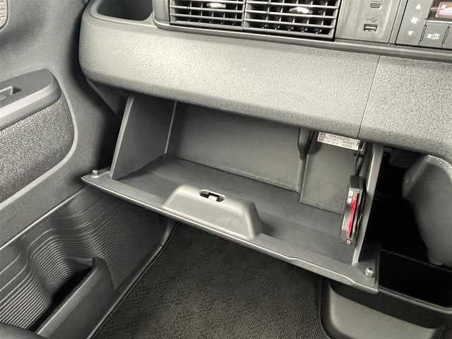 ホンダ Ｎ ＢＯＸ カスタム 千葉県 2023(令5)年 1.4万km プラチナホワイトパール N-BOXカスタム （NA車）/・純正8インチ Honda CONNECTナビ/・フルセグテレビ/・Bluetooth/USB接続機能/・バックカメラ/・ETC2.0/・ベンチシート/・シートヒーター（運転席・助手席）/・純正フロアマット/・両側電動スライドドア/・純正14インチアルミホイール/・純正LEDヘッドライト/・オートマチックハイビーム/・衝突軽減ブレーキ/・レーンキープアシスト/・アダプティブクルーズコントロール/・電動パーキングブレーキ/・ブレーキホールド/・スマートキー/・プッシュスタート/・オートエアコン