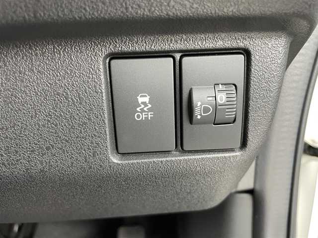 ホンダ Ｎ ＢＯＸ カスタム 千葉県 2023(令5)年 1.4万km プラチナホワイトパール N-BOXカスタム （NA車）/・純正8インチ Honda CONNECTナビ/・フルセグテレビ/・Bluetooth/USB接続機能/・バックカメラ/・ETC2.0/・ベンチシート/・シートヒーター（運転席・助手席）/・純正フロアマット/・両側電動スライドドア/・純正14インチアルミホイール/・純正LEDヘッドライト/・オートマチックハイビーム/・衝突軽減ブレーキ/・レーンキープアシスト/・アダプティブクルーズコントロール/・電動パーキングブレーキ/・ブレーキホールド/・スマートキー/・プッシュスタート/・オートエアコン