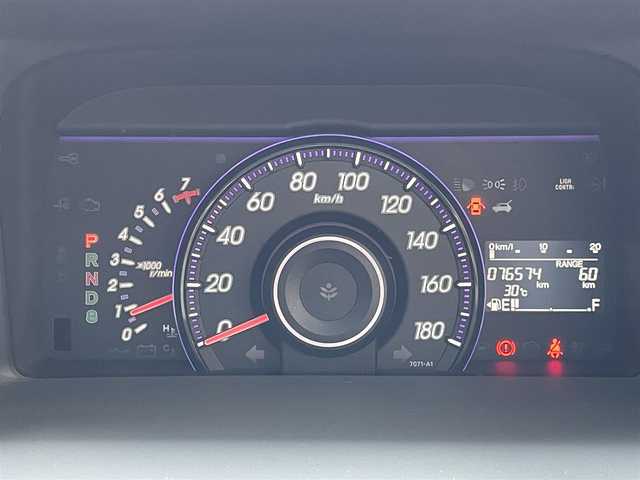 ホンダ ステップワゴン スパーダ Z 群馬県 2011(平23)年 7.7万km プレミアムホワイトパール カロッツェリア製ナビ(ＴＶ・ＤＶＤ・ＣＤ・ＦＭ・ＡＭ)/アルパイン後席モニター/両側パワスラ/スマートキー/ＥＴＣ/Ｂカメラ/純正AW/純正フロアマット/ドアバイザー/革巻きステアリング/オートライト