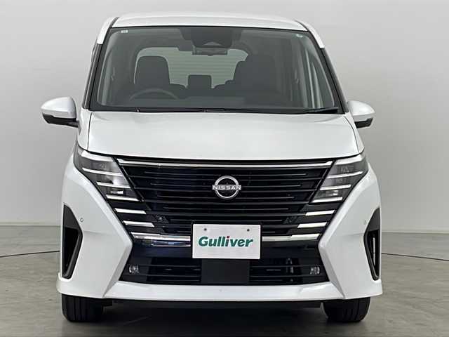 日産 セレナ e－パワー ハイウェイスター V 道央・札幌 2024(令6)年 0.5万km プリズムホワイト ・ワンオーナー/・純正ディスプレイオーディオ&フルセグ&BT&AppleCarPlay&AndroidAuto/・全方位モニター/・エマージェンシーブレーキ/・プロパイロット/・ビークルダイナミクスコントロール/・車線維持支援機能/・側方支援機能/・後側方支援機能/・先行車発進お知らせ/・標識検知支援機能/・駐車支援機能/・ドライバーモニター/・アダプティブクルーズコントロール/・両側パワースライドドア/・ハンズフリーオートスライドドア/・スマートルームミラー/・置くだけ充電/・電動パーキングブレーキ/・ブレーキホールド/・オートマチックハイビーム/・オートライト/・LEDヘッドライト/・LEDフォグ/・スマートキー/・スペアキー/・プッシュスタート/・横滑り防止