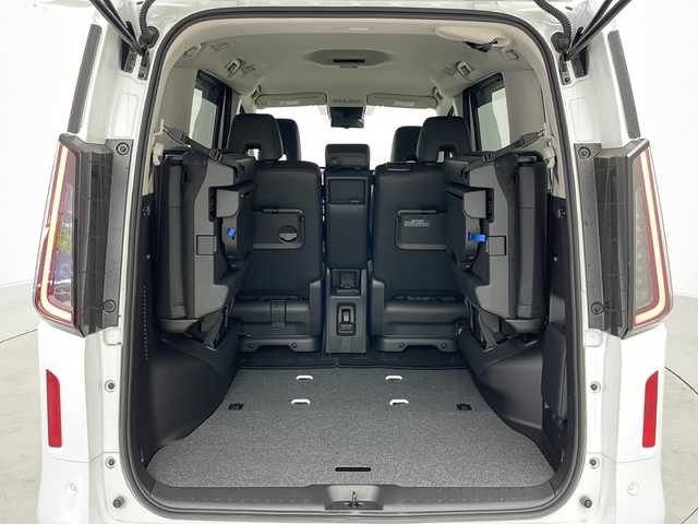 日産 セレナ e－パワー ハイウェイスター V 道央・札幌 2024(令6)年 0.5万km プリズムホワイト ・ワンオーナー/・純正ディスプレイオーディオ&フルセグ&BT&AppleCarPlay&AndroidAuto/・全方位モニター/・エマージェンシーブレーキ/・プロパイロット/・ビークルダイナミクスコントロール/・車線維持支援機能/・側方支援機能/・後側方支援機能/・先行車発進お知らせ/・標識検知支援機能/・駐車支援機能/・ドライバーモニター/・アダプティブクルーズコントロール/・両側パワースライドドア/・ハンズフリーオートスライドドア/・スマートルームミラー/・置くだけ充電/・電動パーキングブレーキ/・ブレーキホールド/・オートマチックハイビーム/・オートライト/・LEDヘッドライト/・LEDフォグ/・スマートキー/・スペアキー/・プッシュスタート/・横滑り防止