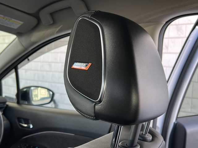 日産 オーラ G レザーエディション 神奈川県 2022(令4)年 2.8万km ピュアホワイトパール / スーパーブラック 2トーン ワンオーナー/純正ナビ/(USB/BT/HDMI/AppleCarplay/フルセグTV)/プロパイロット/レーダークルーズコントロール/BOSEサウンドシステム/全方位カメラ/置くだけ充電/ブラインドスポットモニター/レーンキープアシスト/ハンドル支援/駐車支援/デジタルインナーミラー/レザーシート/D/N席シートヒーター/ステアリングヒーター/ステアリングスイッチ/ビルトインETC2.0/ISOFIX/純正ドアバイザー/純正フロアマット/オートマチックハイビーム/オートライト/取扱説明書/保証書/スペアキー×１
