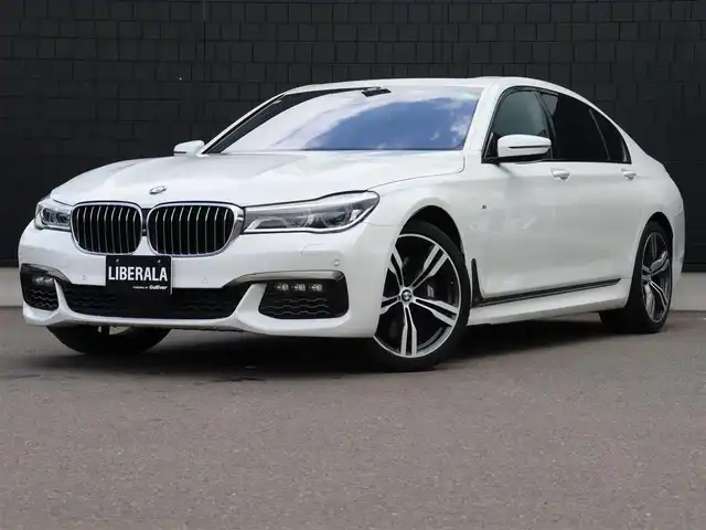 ＢＭＷ ７５０Ｌｉ Mスポーツ 宮城県 2017(平29)年 6.4万km 白 純正ナビ【ＢＴ／ＣＤ／ＤＶＤ／フルセグＴＶ】/ヘッドアップディスプレイ/サンルーフ　/リアエンターモニター　/Ｈａｒｍａｎ　Ｋａｒｄｏｎサウンド　/インテリジェントセーフティ/エアサスペンション/アンビエントライト　/パドルシフト　/全席メモリー付きパワーシート/アダプティブクルーズコントロール/全席シートヒーター/エアシート/イージークローザー/ドライブレコーダー/パワートランク/パーキングアシスト/純正20インチAW/360°カメラ/黒レザーシート/LEDヘッドライト/コンフォートアクセス/ミラー一体型ETC/禁煙車