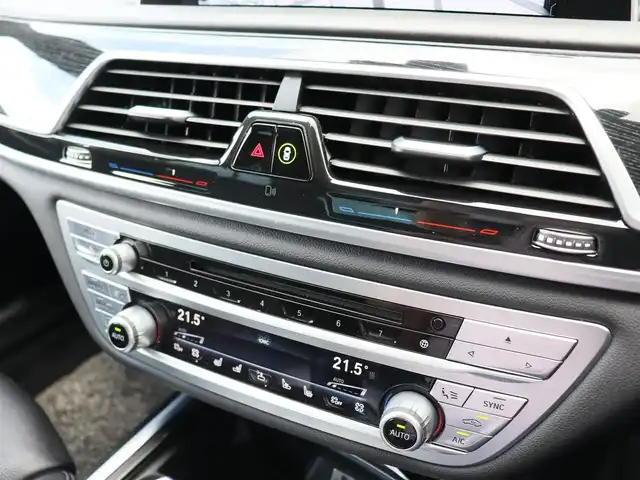 ＢＭＷ ７５０Ｌｉ Mスポーツ 宮城県 2017(平29)年 6.4万km 白 純正ナビ【ＢＴ／ＣＤ／ＤＶＤ／フルセグＴＶ】/ヘッドアップディスプレイ/サンルーフ　/リアエンターモニター　/Ｈａｒｍａｎ　Ｋａｒｄｏｎサウンド　/インテリジェントセーフティ/エアサスペンション/アンビエントライト　/パドルシフト　/全席メモリー付きパワーシート/アダプティブクルーズコントロール/全席シートヒーター/エアシート/イージークローザー/ドライブレコーダー/パワートランク/パーキングアシスト/純正20インチAW/360°カメラ/黒レザーシート/LEDヘッドライト/コンフォートアクセス/ミラー一体型ETC/禁煙車