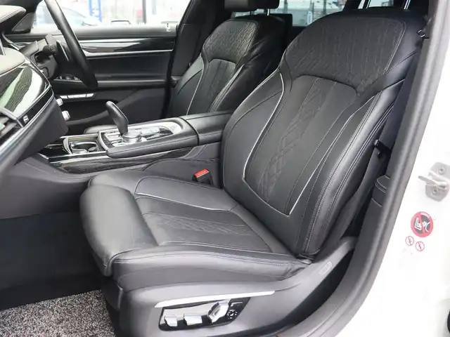 ＢＭＷ ７５０Ｌｉ Mスポーツ 宮城県 2017(平29)年 6.4万km 白 純正ナビ【ＢＴ／ＣＤ／ＤＶＤ／フルセグＴＶ】/ヘッドアップディスプレイ/サンルーフ　/リアエンターモニター　/Ｈａｒｍａｎ　Ｋａｒｄｏｎサウンド　/インテリジェントセーフティ/エアサスペンション/アンビエントライト　/パドルシフト　/全席メモリー付きパワーシート/アダプティブクルーズコントロール/全席シートヒーター/エアシート/イージークローザー/ドライブレコーダー/パワートランク/パーキングアシスト/純正20インチAW/360°カメラ/黒レザーシート/LEDヘッドライト/コンフォートアクセス/ミラー一体型ETC/禁煙車
