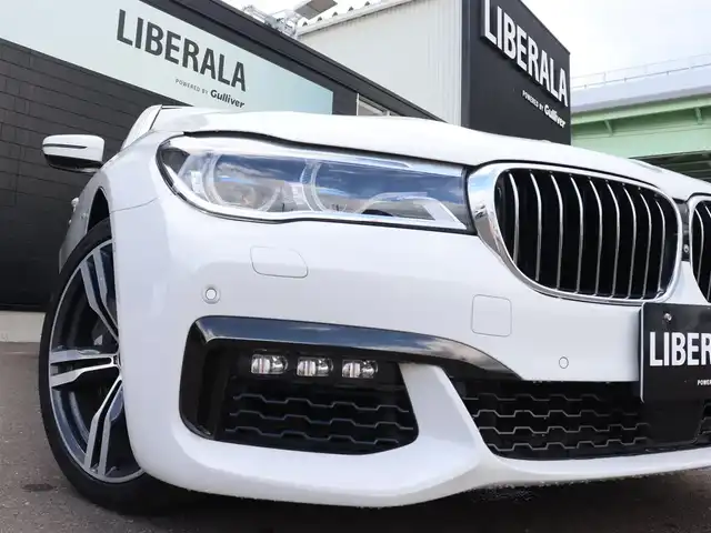 ＢＭＷ ７５０Ｌｉ Mスポーツ 宮城県 2017(平29)年 6.4万km 白 純正ナビ【ＢＴ／ＣＤ／ＤＶＤ／フルセグＴＶ】/ヘッドアップディスプレイ/サンルーフ　/リアエンターモニター　/Ｈａｒｍａｎ　Ｋａｒｄｏｎサウンド　/インテリジェントセーフティ/エアサスペンション/アンビエントライト　/パドルシフト　/全席メモリー付きパワーシート/アダプティブクルーズコントロール/全席シートヒーター/エアシート/イージークローザー/ドライブレコーダー/パワートランク/パーキングアシスト/純正20インチAW/360°カメラ/黒レザーシート/LEDヘッドライト/コンフォートアクセス/ミラー一体型ETC/禁煙車