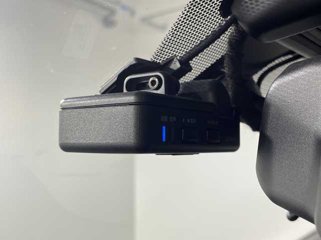 日産 キックス X 神奈川県 2020(令2)年 2.8万km ブリリアントホワイトパール/ピュアブラック 2トーン 2トンカラー部リリアンホワイトパール【XDN】/純正9型SDナビゲーション【MM319D-L】/フルセグ　CD DVD Bluetooth　SD　AM FM /インテリジェントアラウンドビューモニター/インテリジェントルームミラー/セーフティアシスト/プロパイロット/インテリジェントエマージェンシーブレーキ/インテリジェントLI【車線逸脱防止支援システム】/LDW車線逸脱警報/インテリジェントDA【ふらつき警報】/踏み間違い防止アシスト/ハイビームアシスト/アイドリングストップ/SOSコール/電動パーキングブレーキ/オートブレーキホールド/革巻きステアリング/ステアリングスイッチ/アダバンスドドライブアシストディスプレイ/合皮コンビシート/ビルトインETC/社外前方ドライブレコーダー/プッシュスタート/スマートキー/LEDヘッドランプ/オートライト/LEDフロントフォグランプ/純正17インチアルミホイール/シルバールーフレール