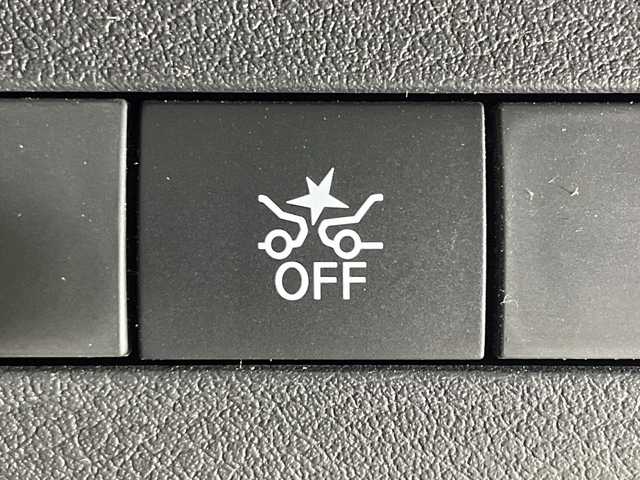 日産 キックス X 神奈川県 2020(令2)年 2.8万km ブリリアントホワイトパール/ピュアブラック 2トーン 2トンカラー部リリアンホワイトパール【XDN】/純正9型SDナビゲーション【MM319D-L】/フルセグ　CD DVD Bluetooth　SD　AM FM /インテリジェントアラウンドビューモニター/インテリジェントルームミラー/セーフティアシスト/プロパイロット/インテリジェントエマージェンシーブレーキ/インテリジェントLI【車線逸脱防止支援システム】/LDW車線逸脱警報/インテリジェントDA【ふらつき警報】/踏み間違い防止アシスト/ハイビームアシスト/アイドリングストップ/SOSコール/電動パーキングブレーキ/オートブレーキホールド/革巻きステアリング/ステアリングスイッチ/アダバンスドドライブアシストディスプレイ/合皮コンビシート/ビルトインETC/社外前方ドライブレコーダー/プッシュスタート/スマートキー/LEDヘッドランプ/オートライト/LEDフロントフォグランプ/純正17インチアルミホイール/シルバールーフレール