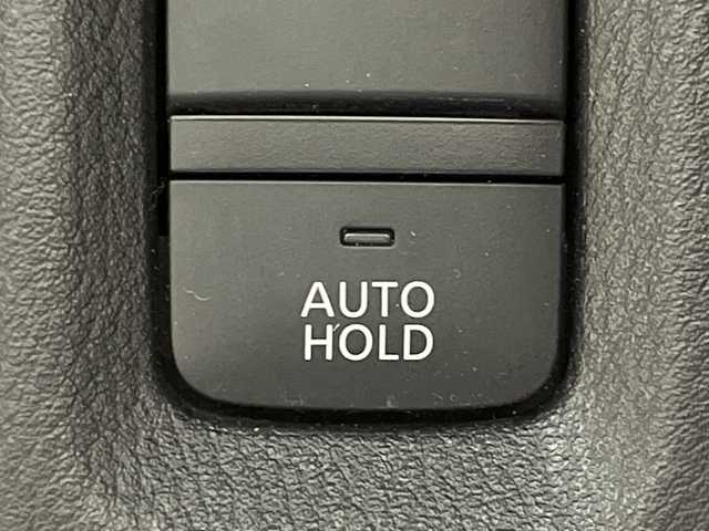 日産 キックス X 神奈川県 2020(令2)年 2.8万km ブリリアントホワイトパール/ピュアブラック 2トーン 2トンカラー部リリアンホワイトパール【XDN】/純正9型SDナビゲーション【MM319D-L】/フルセグ　CD DVD Bluetooth　SD　AM FM /インテリジェントアラウンドビューモニター/インテリジェントルームミラー/セーフティアシスト/プロパイロット/インテリジェントエマージェンシーブレーキ/インテリジェントLI【車線逸脱防止支援システム】/LDW車線逸脱警報/インテリジェントDA【ふらつき警報】/踏み間違い防止アシスト/ハイビームアシスト/アイドリングストップ/SOSコール/電動パーキングブレーキ/オートブレーキホールド/革巻きステアリング/ステアリングスイッチ/アダバンスドドライブアシストディスプレイ/合皮コンビシート/ビルトインETC/社外前方ドライブレコーダー/プッシュスタート/スマートキー/LEDヘッドランプ/オートライト/LEDフロントフォグランプ/純正17インチアルミホイール/シルバールーフレール