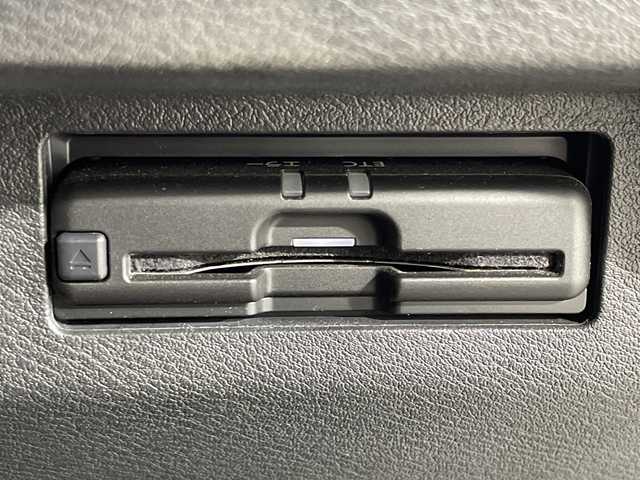 日産 キックス X 神奈川県 2020(令2)年 2.8万km ブリリアントホワイトパール/ピュアブラック 2トーン 2トンカラー部リリアンホワイトパール【XDN】/純正9型SDナビゲーション【MM319D-L】/フルセグ　CD DVD Bluetooth　SD　AM FM /インテリジェントアラウンドビューモニター/インテリジェントルームミラー/セーフティアシスト/プロパイロット/インテリジェントエマージェンシーブレーキ/インテリジェントLI【車線逸脱防止支援システム】/LDW車線逸脱警報/インテリジェントDA【ふらつき警報】/踏み間違い防止アシスト/ハイビームアシスト/アイドリングストップ/SOSコール/電動パーキングブレーキ/オートブレーキホールド/革巻きステアリング/ステアリングスイッチ/アダバンスドドライブアシストディスプレイ/合皮コンビシート/ビルトインETC/社外前方ドライブレコーダー/プッシュスタート/スマートキー/LEDヘッドランプ/オートライト/LEDフロントフォグランプ/純正17インチアルミホイール/シルバールーフレール