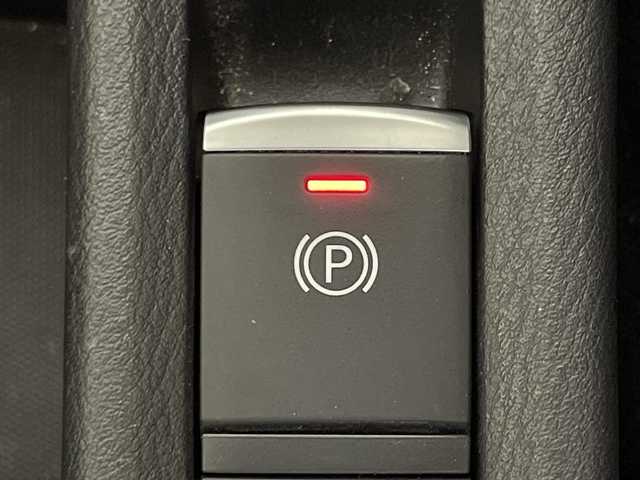 日産 キックス X 神奈川県 2020(令2)年 2.8万km ブリリアントホワイトパール/ピュアブラック 2トーン 2トンカラー部リリアンホワイトパール【XDN】/純正9型SDナビゲーション【MM319D-L】/フルセグ　CD DVD Bluetooth　SD　AM FM /インテリジェントアラウンドビューモニター/インテリジェントルームミラー/セーフティアシスト/プロパイロット/インテリジェントエマージェンシーブレーキ/インテリジェントLI【車線逸脱防止支援システム】/LDW車線逸脱警報/インテリジェントDA【ふらつき警報】/踏み間違い防止アシスト/ハイビームアシスト/アイドリングストップ/SOSコール/電動パーキングブレーキ/オートブレーキホールド/革巻きステアリング/ステアリングスイッチ/アダバンスドドライブアシストディスプレイ/合皮コンビシート/ビルトインETC/社外前方ドライブレコーダー/プッシュスタート/スマートキー/LEDヘッドランプ/オートライト/LEDフロントフォグランプ/純正17インチアルミホイール/シルバールーフレール