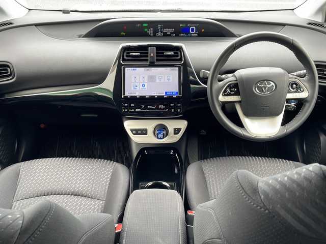 トヨタ プリウス Sセーフティプラス 徳島県 2018(平30)年 2.6万km ホワイトパールクリスタルシャイン 純正９インチナビ/フルセグ/全方位カメラ/ETC２．０/クルーズコントロール/前後クリアランスソナー/ドラレコ/LEDヘッドライト/セーフティーセンス/レーンキープアシスト/横滑り防止装置/衝突軽減システム/オートライト/オートハイビーム/ワンオーナー/スマートキー/プッシュスタート
