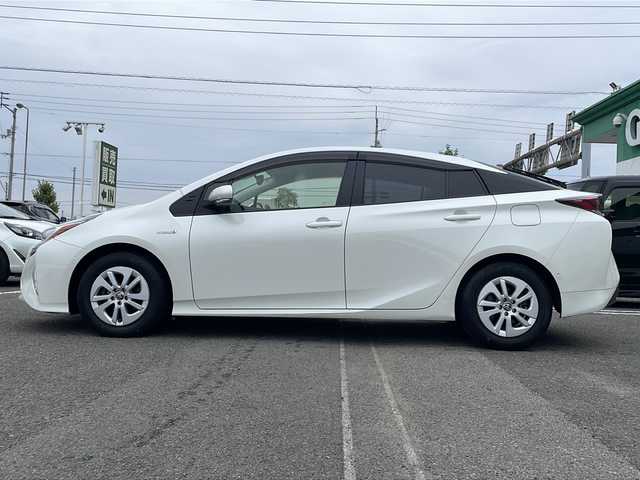 トヨタ プリウス Sセーフティプラス 徳島県 2018(平30)年 2.6万km ホワイトパールクリスタルシャイン 純正９インチナビ/フルセグ/全方位カメラ/ETC２．０/クルーズコントロール/前後クリアランスソナー/ドラレコ/LEDヘッドライト/セーフティーセンス/レーンキープアシスト/横滑り防止装置/衝突軽減システム/オートライト/オートハイビーム/ワンオーナー/スマートキー/プッシュスタート