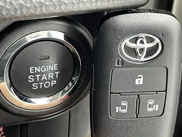 トヨタ ルーミー カスタムG 熊本県 2023(令5)年 1.1万km パールホワイトⅢ 純正9インチディスプレイオーディオ（ＡｐｐｌＣａｒＰｌａｙ・ＡｎｄｒｏｉｄＡｕｔｏ・ＢＴ・フルセグ・ＵＳＢ）/TVキャンセラー/全周囲カメラ　/社外前後ドライブレコーダー　/ビルトインＥＴＣ２．０　/両側パワースライドドア/スマートアシスト/・衝突軽減ブレーキ/・アダブティブクルーズコントロール/・先行車発進お知らせ機能/・レーンキープアシスト/・前後誤発進抑制機能/・標識認識システム/横滑り防止/アイドリングストップ/前後クリアランスソナー　/電動パーキングサポート/ブレーキホールド/純正フロアマット/純正１４インチAW/オートライト/オートマチックハイビーム/LEDヘッドライト/フォグランプ/スマートキー/プッシュスタート/スペアキー1本/保証書/取扱説明書