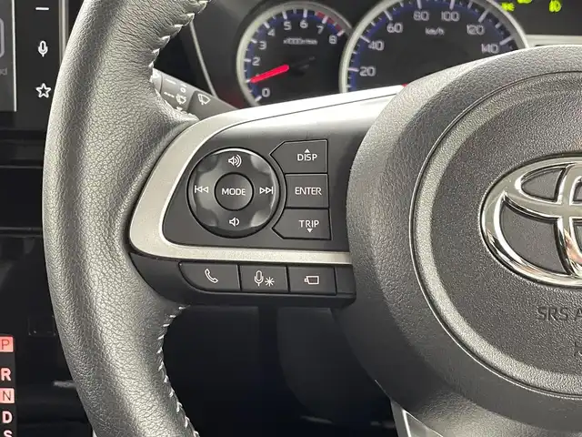 トヨタ ルーミー カスタムG 熊本県 2023(令5)年 1.1万km パールホワイトⅢ 純正9インチディスプレイオーディオ（ＡｐｐｌＣａｒＰｌａｙ・ＡｎｄｒｏｉｄＡｕｔｏ・ＢＴ・フルセグ・ＵＳＢ）/TVキャンセラー/全周囲カメラ　/社外前後ドライブレコーダー　/ビルトインＥＴＣ２．０　/両側パワースライドドア/スマートアシスト/・衝突軽減ブレーキ/・アダブティブクルーズコントロール/・先行車発進お知らせ機能/・レーンキープアシスト/・前後誤発進抑制機能/・標識認識システム/横滑り防止/アイドリングストップ/前後クリアランスソナー　/電動パーキングサポート/ブレーキホールド/純正フロアマット/純正１４インチAW/オートライト/オートマチックハイビーム/LEDヘッドライト/フォグランプ/スマートキー/プッシュスタート/スペアキー1本/保証書/取扱説明書