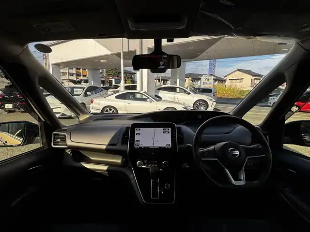 日産 セレナ X 熊本県 2020(令2)年 4.1万km カシミヤグレージュ 福祉車両/【サイドリフト＋リア全自動リフター】/ワンオーナー/純正9型ナビ（MM320D-L）/【フルセグTV/CD/DVD/SD/BT】/全方位カメラ/バックカメラ/ナビ連動前後ドライブレコーダー/エマージェンシーブレーキ/ブラインドスポットモニター/クルーズコントロール/車線逸脱警報/コーナーセンサー/両側パワースライドドア/ビルトインETC2.0/アイドリングストップ/LEDオートライト/電格式ミラー/純正フロアマット/純正ドアバイザー/プッシュスタート/スマートキー/スペアキー/保証書/取扱説明書(ナビ/車両)