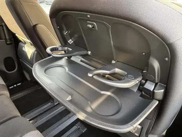 日産 セレナ X 熊本県 2020(令2)年 4.1万km カシミヤグレージュ 福祉車両/【サイドリフト＋リア全自動リフター】/ワンオーナー/純正9型ナビ（MM320D-L）/【フルセグTV/CD/DVD/SD/BT】/全方位カメラ/バックカメラ/ナビ連動前後ドライブレコーダー/エマージェンシーブレーキ/ブラインドスポットモニター/クルーズコントロール/車線逸脱警報/コーナーセンサー/両側パワースライドドア/ビルトインETC2.0/アイドリングストップ/LEDオートライト/電格式ミラー/純正フロアマット/純正ドアバイザー/プッシュスタート/スマートキー/スペアキー/保証書/取扱説明書(ナビ/車両)