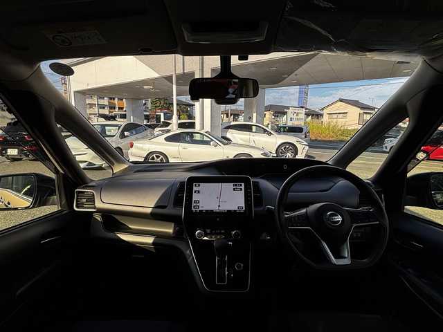 日産 セレナ X 熊本県 2020(令2)年 4.1万km カシミヤグレージュ 福祉車両/【サイドリフト＋リア全自動リフター】/ワンオーナー/純正9型ナビ（MM320D-L）/【フルセグTV/CD/DVD/SD/BT】/全方位カメラ/バックカメラ/ナビ連動前後ドライブレコーダー/エマージェンシーブレーキ/ブラインドスポットモニター/クルーズコントロール/車線逸脱警報/コーナーセンサー/両側パワースライドドア/ビルトインETC2.0/アイドリングストップ/LEDオートライト/電格式ミラー/純正フロアマット/純正ドアバイザー/プッシュスタート/スマートキー/スペアキー/保証書/取扱説明書(ナビ/車両)