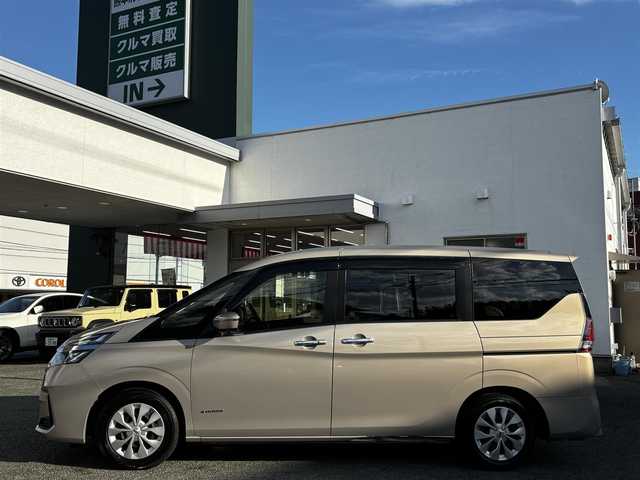 日産 セレナ X 熊本県 2020(令2)年 4.1万km カシミヤグレージュ 福祉車両/【サイドリフト＋リア全自動リフター】/ワンオーナー/純正9型ナビ（MM320D-L）/【フルセグTV/CD/DVD/SD/BT】/全方位カメラ/バックカメラ/ナビ連動前後ドライブレコーダー/エマージェンシーブレーキ/ブラインドスポットモニター/クルーズコントロール/車線逸脱警報/コーナーセンサー/両側パワースライドドア/ビルトインETC2.0/アイドリングストップ/LEDオートライト/電格式ミラー/純正フロアマット/純正ドアバイザー/プッシュスタート/スマートキー/スペアキー/保証書/取扱説明書(ナビ/車両)
