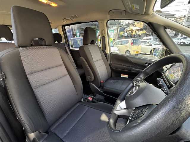 日産 セレナ X 熊本県 2020(令2)年 4.1万km カシミヤグレージュ 福祉車両/【サイドリフト＋リア全自動リフター】/ワンオーナー/純正9型ナビ（MM320D-L）/【フルセグTV/CD/DVD/SD/BT】/全方位カメラ/バックカメラ/ナビ連動前後ドライブレコーダー/エマージェンシーブレーキ/ブラインドスポットモニター/クルーズコントロール/車線逸脱警報/コーナーセンサー/両側パワースライドドア/ビルトインETC2.0/アイドリングストップ/LEDオートライト/電格式ミラー/純正フロアマット/純正ドアバイザー/プッシュスタート/スマートキー/スペアキー/保証書/取扱説明書(ナビ/車両)