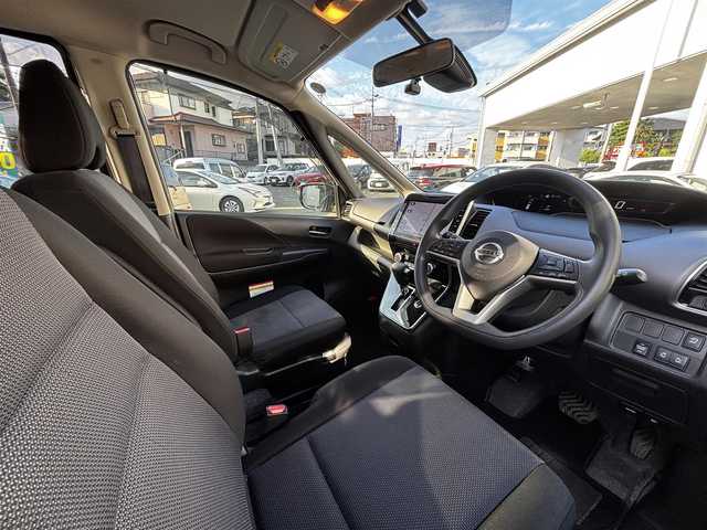 日産 セレナ X 熊本県 2020(令2)年 4.1万km カシミヤグレージュ 福祉車両/【サイドリフト＋リア全自動リフター】/ワンオーナー/純正9型ナビ（MM320D-L）/【フルセグTV/CD/DVD/SD/BT】/全方位カメラ/バックカメラ/ナビ連動前後ドライブレコーダー/エマージェンシーブレーキ/ブラインドスポットモニター/クルーズコントロール/車線逸脱警報/コーナーセンサー/両側パワースライドドア/ビルトインETC2.0/アイドリングストップ/LEDオートライト/電格式ミラー/純正フロアマット/純正ドアバイザー/プッシュスタート/スマートキー/スペアキー/保証書/取扱説明書(ナビ/車両)