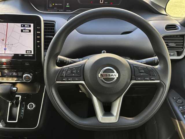 日産 セレナ X 熊本県 2020(令2)年 4.1万km カシミヤグレージュ 福祉車両/【サイドリフト＋リア全自動リフター】/ワンオーナー/純正9型ナビ（MM320D-L）/【フルセグTV/CD/DVD/SD/BT】/全方位カメラ/バックカメラ/ナビ連動前後ドライブレコーダー/エマージェンシーブレーキ/ブラインドスポットモニター/クルーズコントロール/車線逸脱警報/コーナーセンサー/両側パワースライドドア/ビルトインETC2.0/アイドリングストップ/LEDオートライト/電格式ミラー/純正フロアマット/純正ドアバイザー/プッシュスタート/スマートキー/スペアキー/保証書/取扱説明書(ナビ/車両)