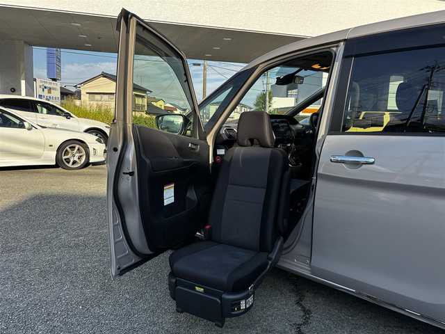 日産 セレナ X 熊本県 2020(令2)年 4.1万km カシミヤグレージュ 福祉車両/【サイドリフト＋リア全自動リフター】/ワンオーナー/純正9型ナビ（MM320D-L）/【フルセグTV/CD/DVD/SD/BT】/全方位カメラ/バックカメラ/ナビ連動前後ドライブレコーダー/エマージェンシーブレーキ/ブラインドスポットモニター/クルーズコントロール/車線逸脱警報/コーナーセンサー/両側パワースライドドア/ビルトインETC2.0/アイドリングストップ/LEDオートライト/電格式ミラー/純正フロアマット/純正ドアバイザー/プッシュスタート/スマートキー/スペアキー/保証書/取扱説明書(ナビ/車両)